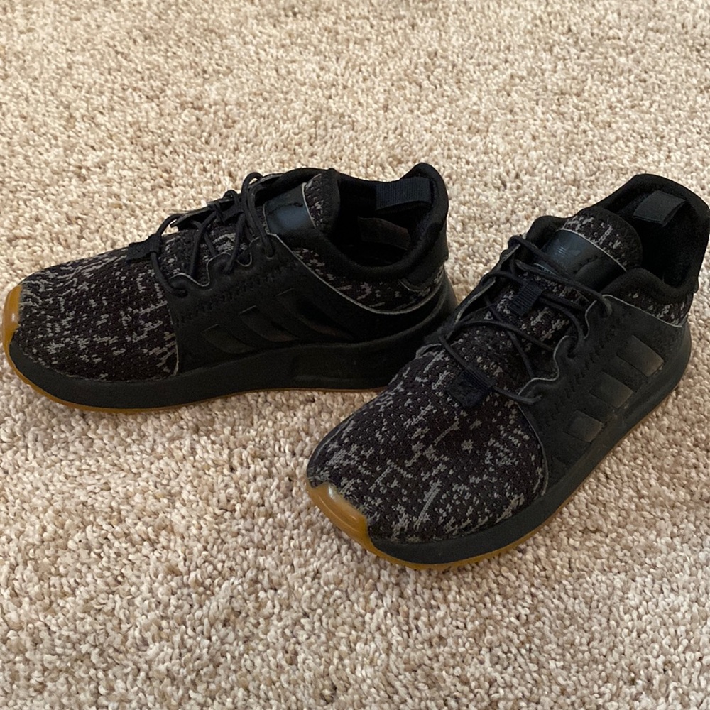 Black adidas sneakers size 8k